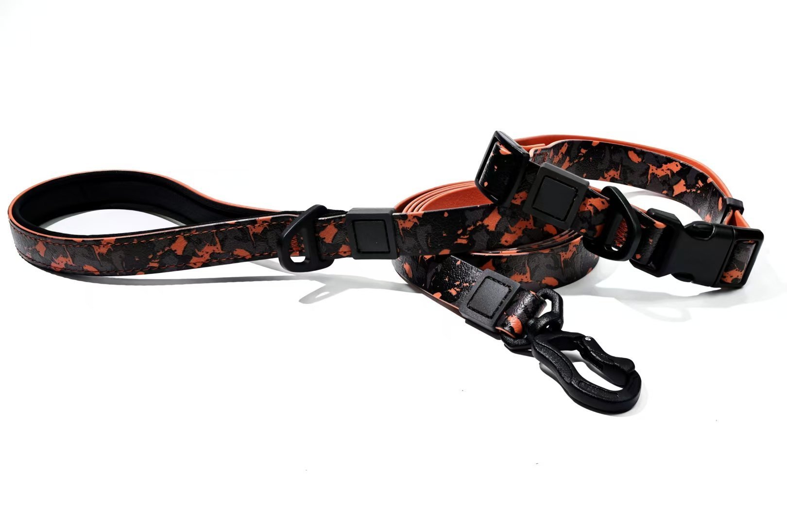 UV Printing Camouflage Embossed Pet Leash Set Is A Perfect Combination Of Style And Functionality Specially Designed For Pets' Outdoor Activities. Eve (Option: Red-15mm)
